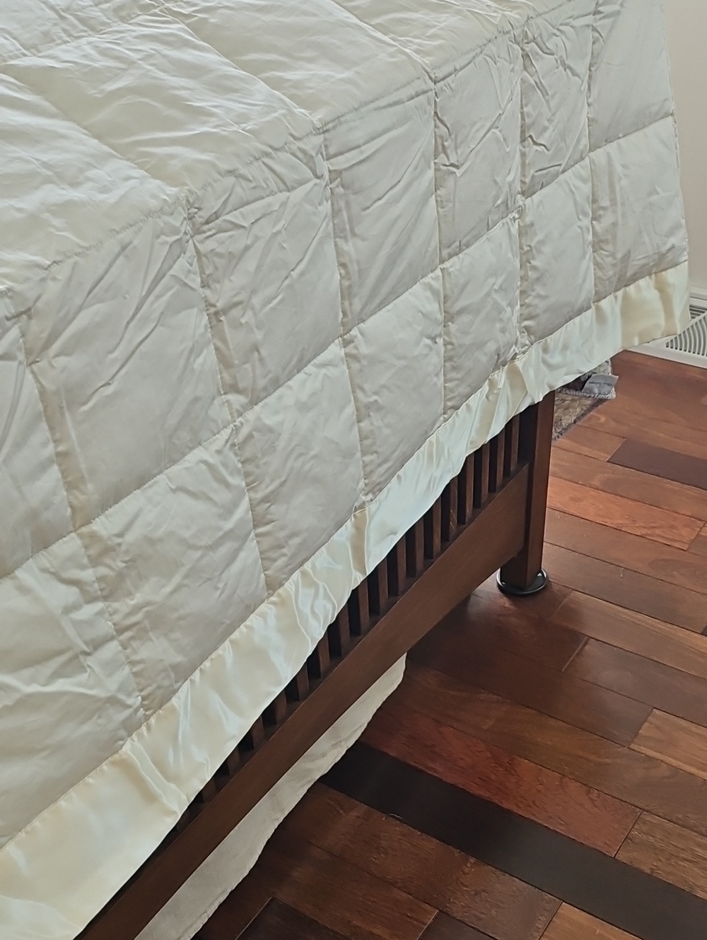Schweitzer Linen Cream Cotton Light Down Comforter 90x90 - Picture 5 of 9
